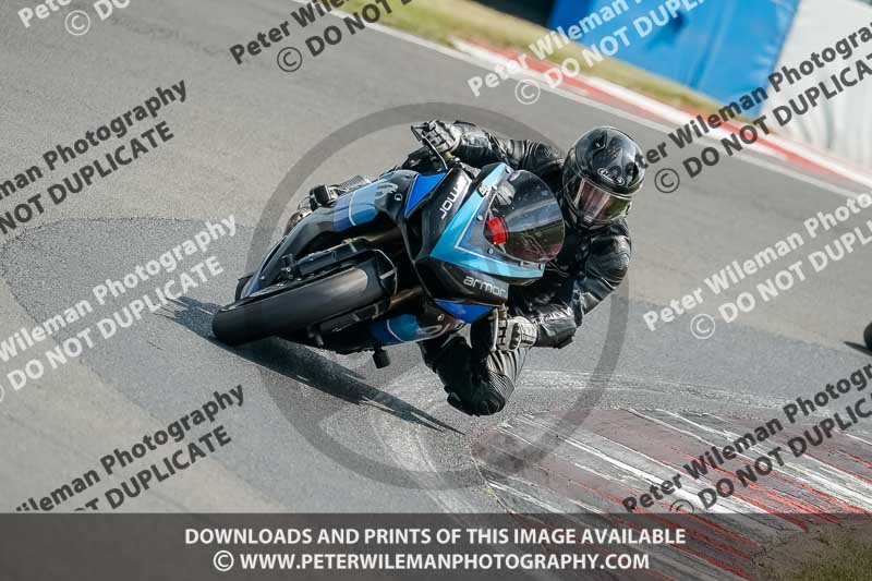 donington no limits trackday;donington park photographs;donington trackday photographs;no limits trackdays;peter wileman photography;trackday digital images;trackday photos